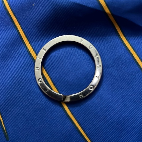 Authentic Preloved Louis Vuitton Key Ring - Picture 1 of 2